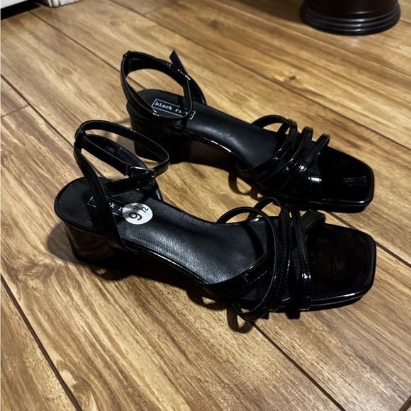 Black Rivet Brand Black Heels with Elegant Design Size 9 1/2 - Picture 1 of 11